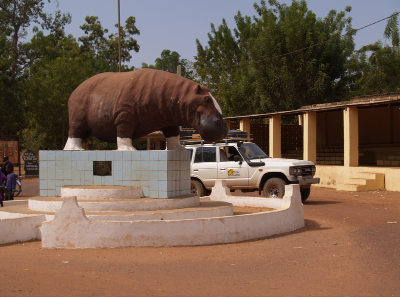 Bafulabè: monumento all'ippopotamo